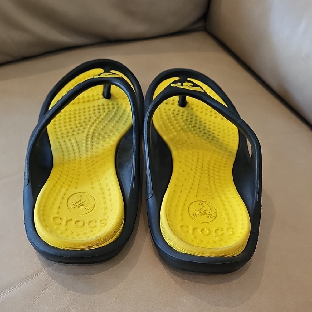 IOWA HAWKEYES CROCS Black and Yellow Comfort Sandals - Picture 2 of 6